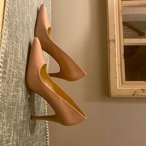 Beautiful Nine West Pumps! Just in time for Spring.